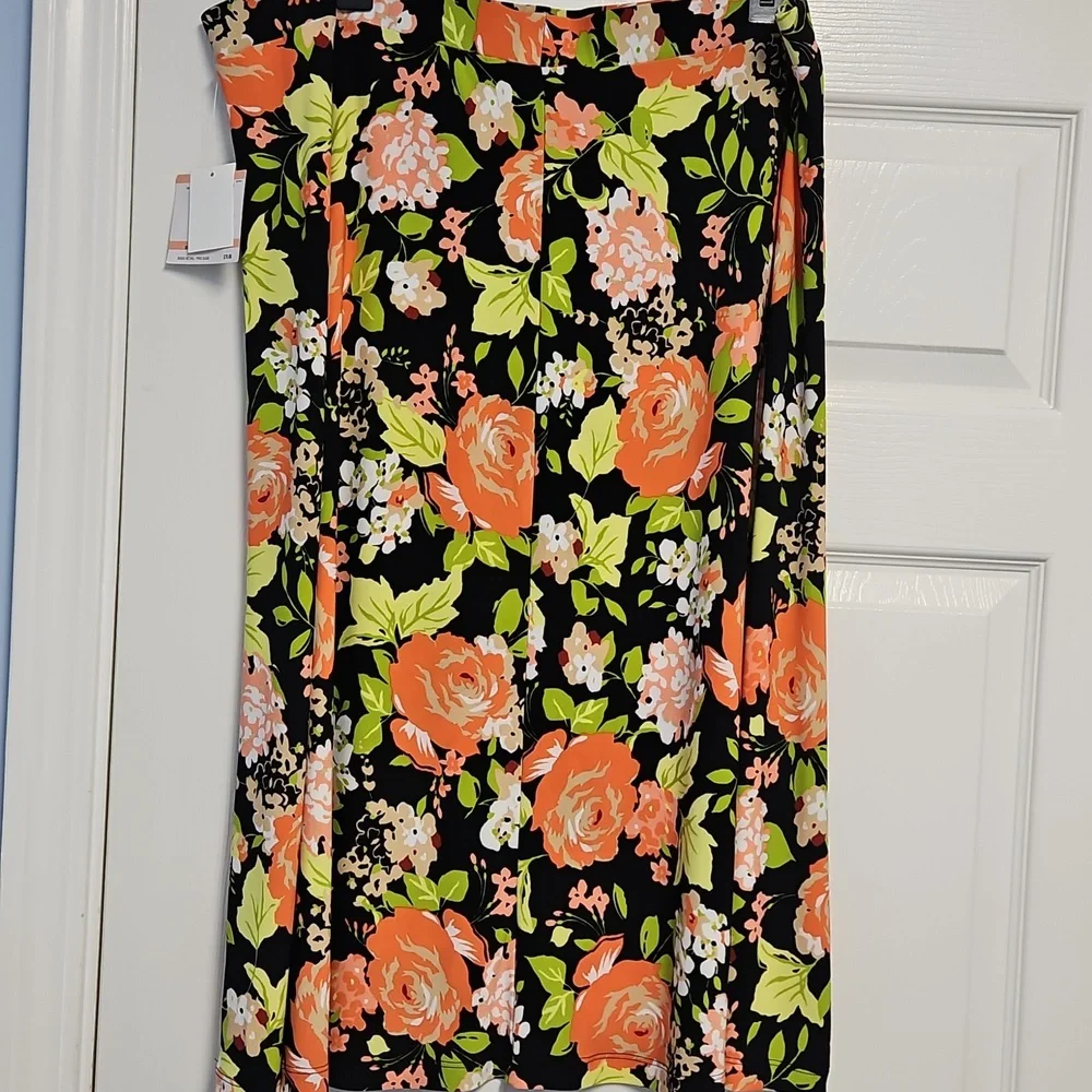 Kasper Woman A-line Flowy Midi Skirt: Black/Green/Papaya‎ Floral: Size- 2X